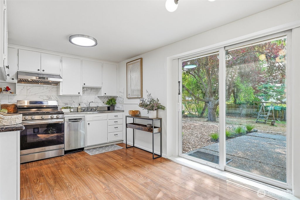Photo of 17211 5th Avenue NE, Shoreline, WA 98155 (MLS # 2569619)