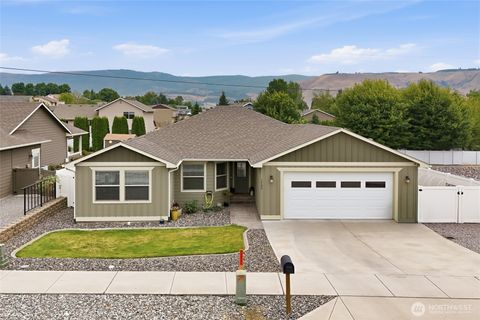 Photo of 1720 Soden Street SE, East Wenatchee, WA 98802 (MLS # 2558230)