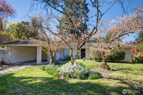 Photo of 3015 Hunts Point Circle, Hunts Point, WA 98004 (MLS # 2500251)