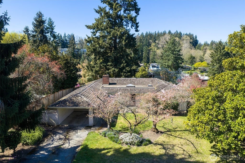 Photo of 3015 Hunts Point Circle, Hunts Point, WA 98004 (MLS # 2500251)