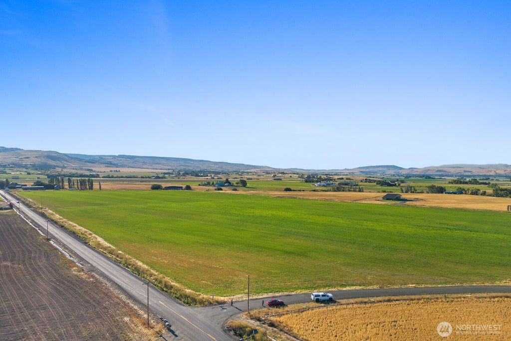 Photo of 2 X Edge Bluff Loop, Ellensburg, WA 98926 (MLS # 2568748)