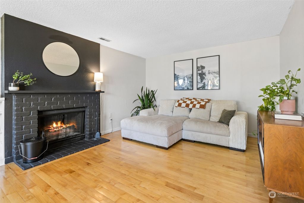 Photo of 6020 47th Avenue S, Seattle, WA 98118 (MLS # 2140222)