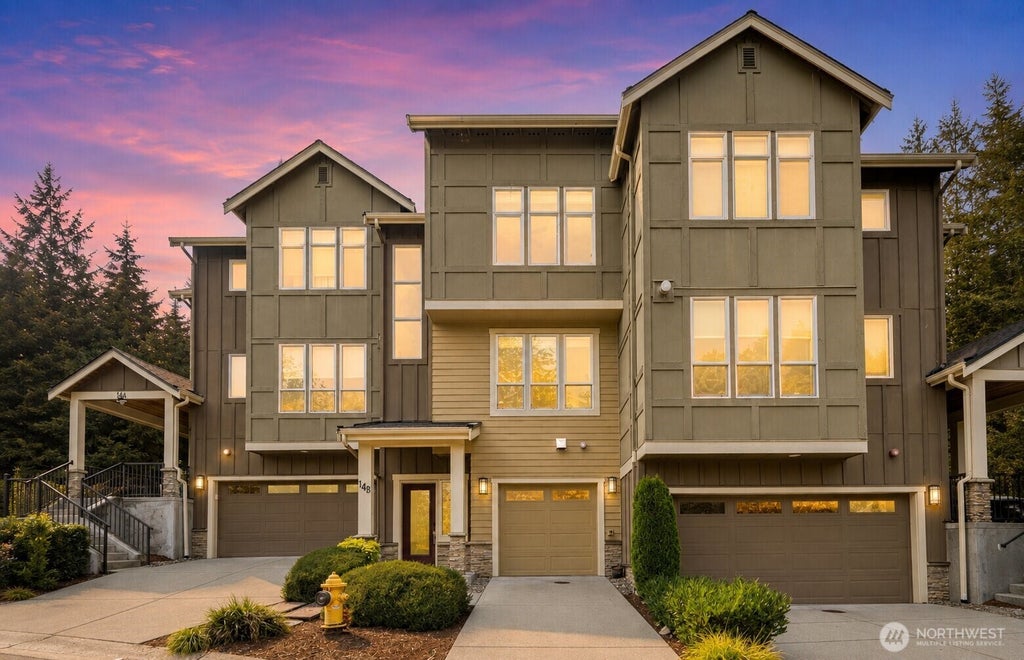 Photo of 900 228th Avenue NE #14B, Sammamish, WA 98074 (MLS # 2576921)