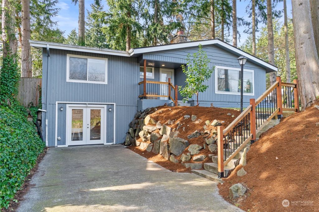 Photo of 31503 10th Avenue S, Federal Way, WA 98003 (MLS # 2045160)