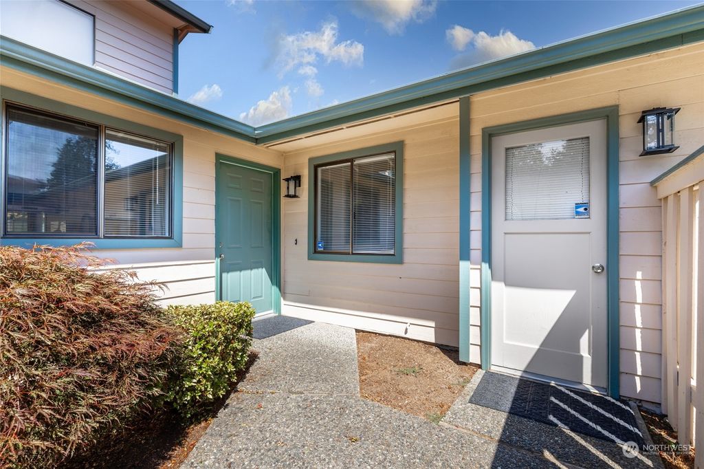 Photo of 25135 110th Place SE, Kent, WA 98030 (MLS # 2275274)