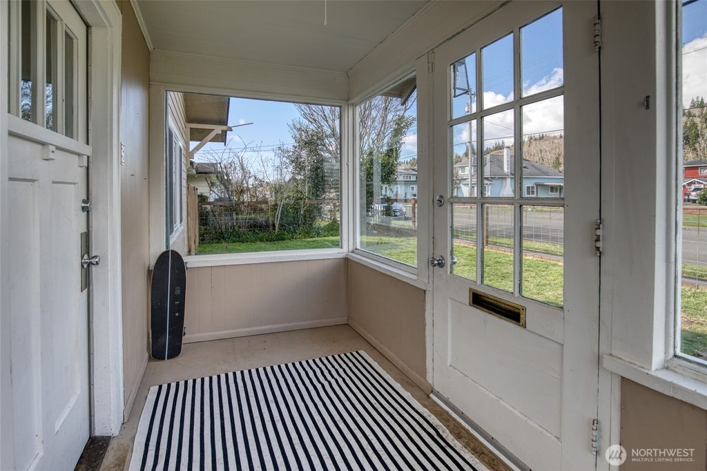 Photo of 2824 Aberdeen Avenue, Hoquiam, WA 98550 (MLS # 2500246)