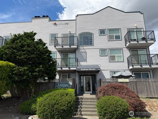 Photo of 124 SW 154th Street #302, Burien, WA 98166 (MLS # 2593378)