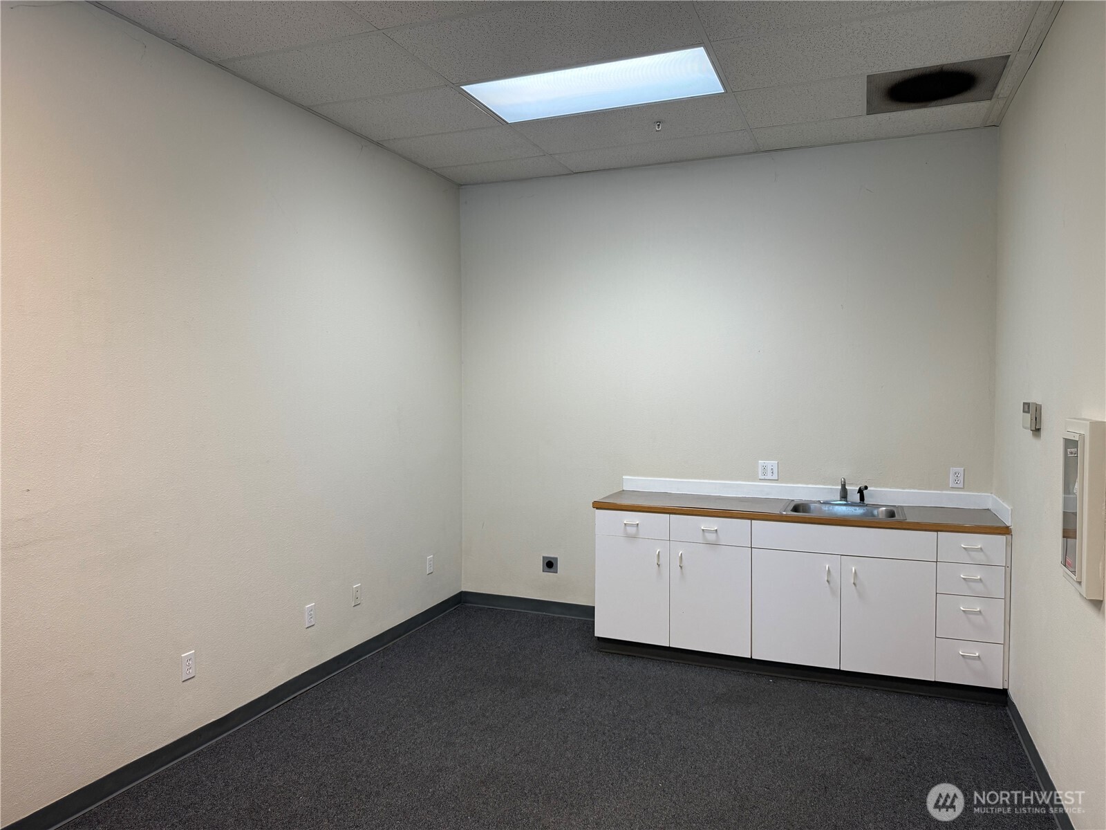 3837 Aurora Avenue N 100