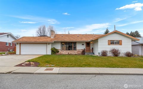Photo of 32 Furney Street, Wenatchee, WA 98801 (MLS # 2479999)