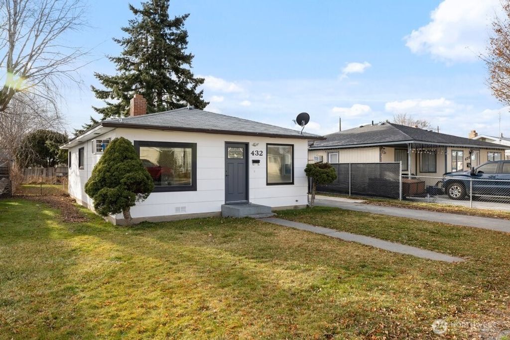 Photo of 432 J Street St SE, Quincy, WA 98848 (MLS # 2463401)