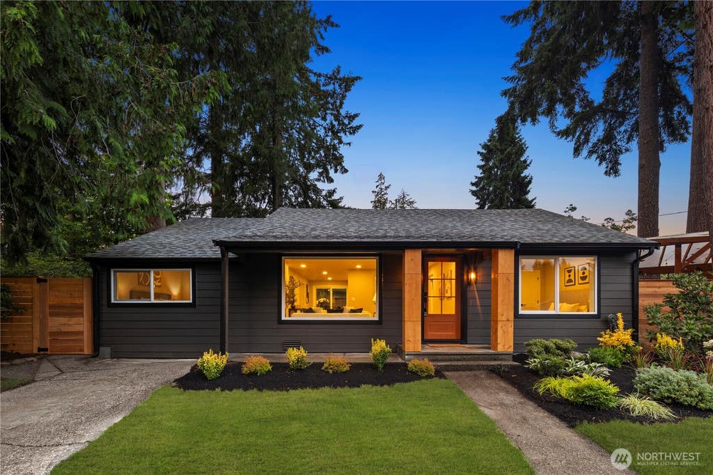 Photo of 12520 24th Avenue NE, Seattle, WA 98125 (MLS # 2568916)