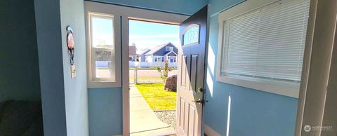 A home in Hoquiam