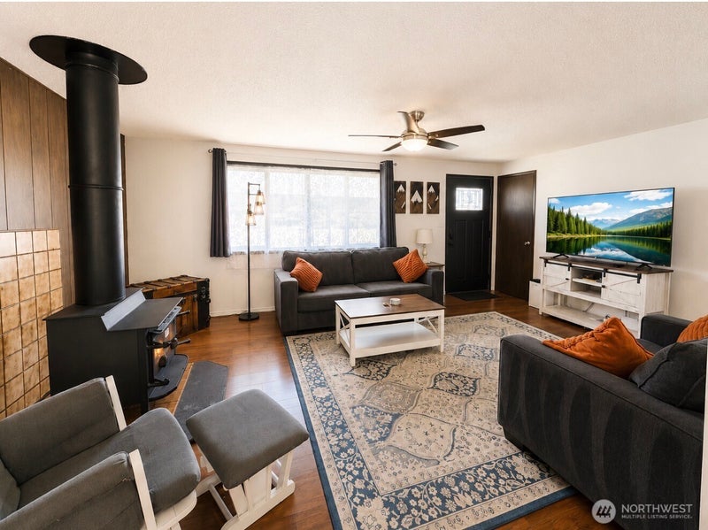 930 Robin Hood Loop