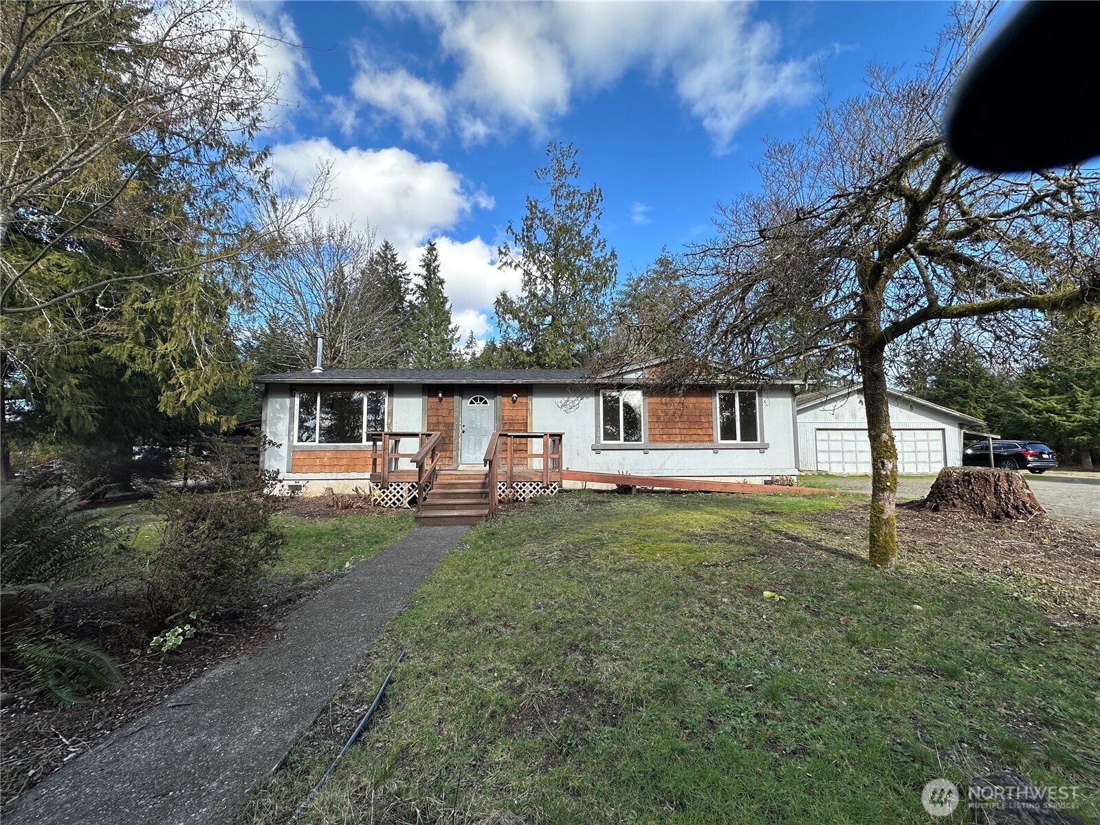 240 NE Chinook Drive