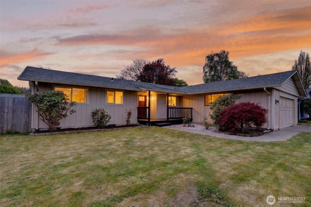 Photo of 3815 Cherrywood Street, Longview, WA 98632 (MLS # 2500425)