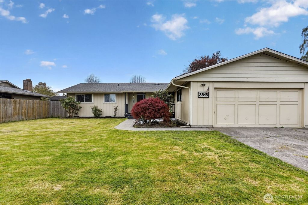 Photo of 3815 Cherrywood Street, Longview, WA 98632 (MLS # 2500425)