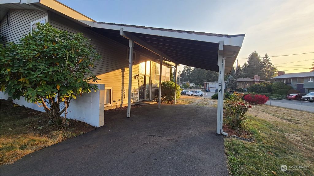 Photo of 1109 S 313th Street, Federal Way, WA 98003 (MLS # 2016389)