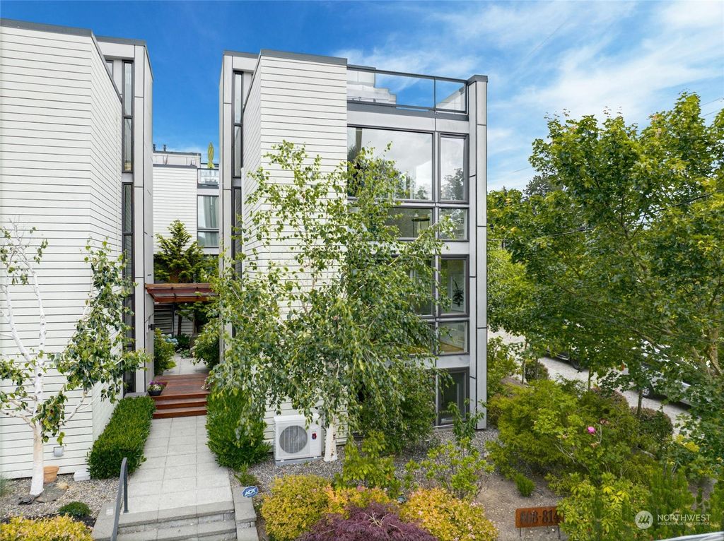 Photo of 814 N 36th Street, Seattle, WA 98103 (MLS # 2252778)