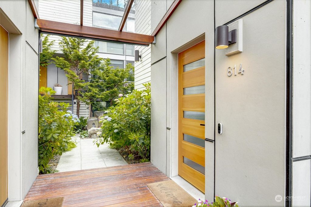 Photo of 814 N 36th Street, Seattle, WA 98103 (MLS # 2252778)