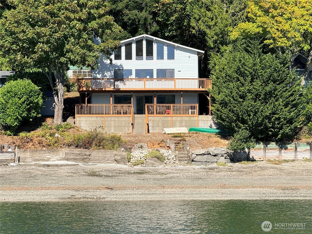 Photo of 31 E Shoreline Place, Shelton, WA 98594 (MLS # 2588797)