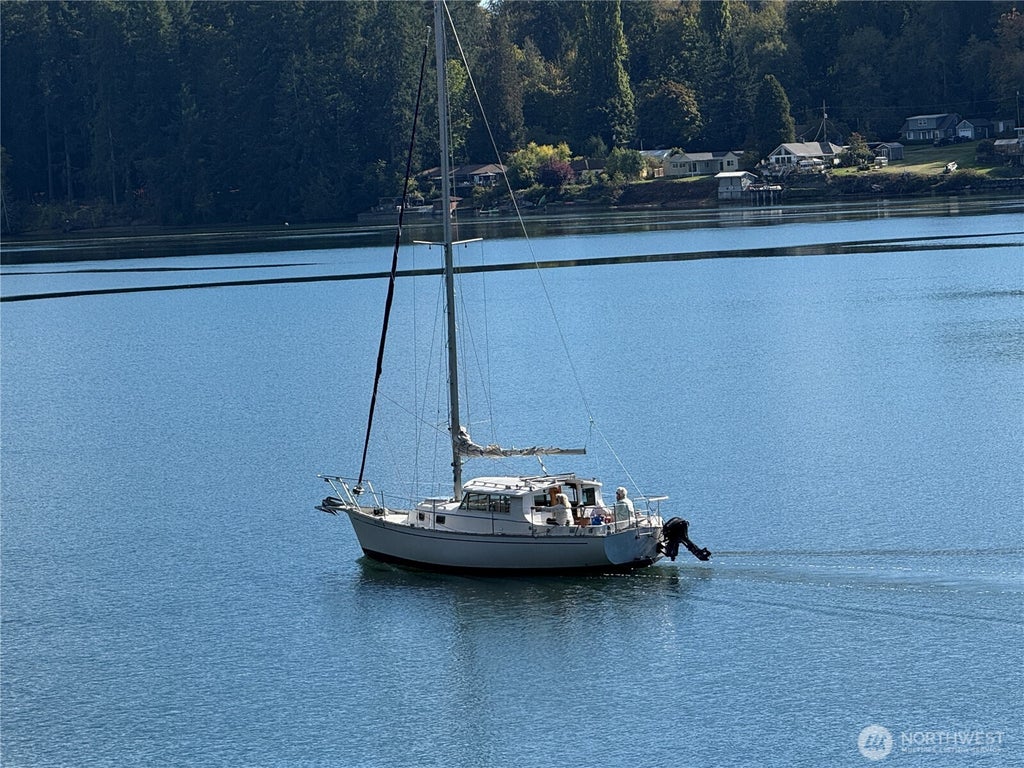 Photo of 31 E Shoreline Place, Shelton, WA 98594 (MLS # 2588797)