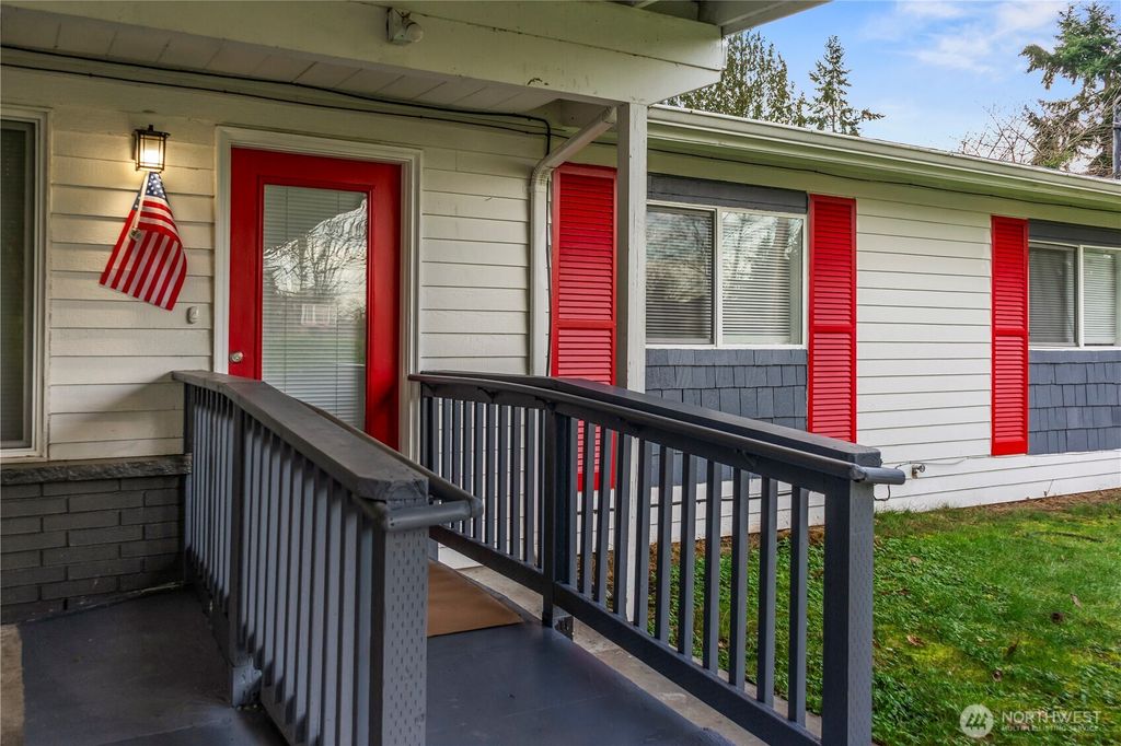 Photo of 29733 4th Ave Ave S, Federal Way, WA 98003 (MLS # 2478772)