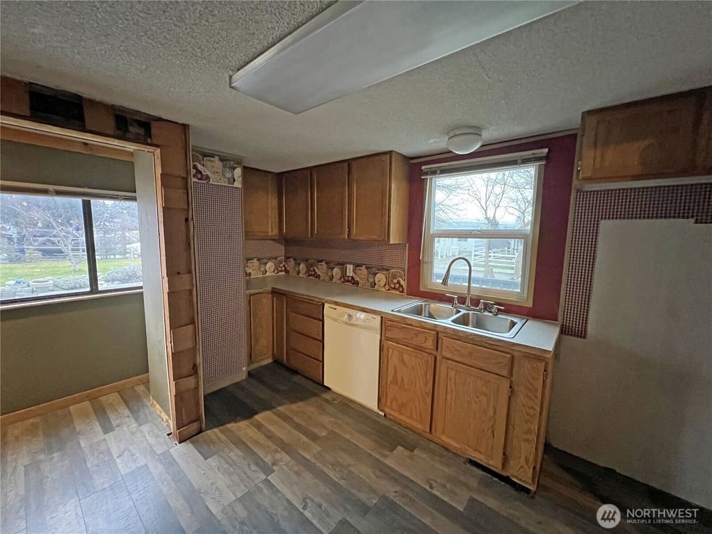 Photo of 744 Saddlerock Drive, Wenatchee, WA 98801 (MLS # 2477897)