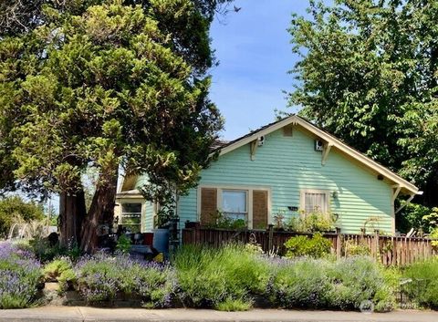 Photo of 310 13th Street SE, Puyallup, WA 98372 (MLS # 2425005)