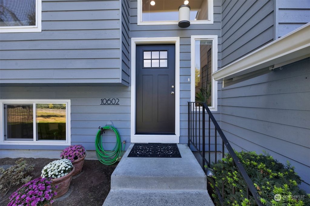 Photo of 10602 161st Court NE, Redmond, WA 98052 (MLS # 2287587)