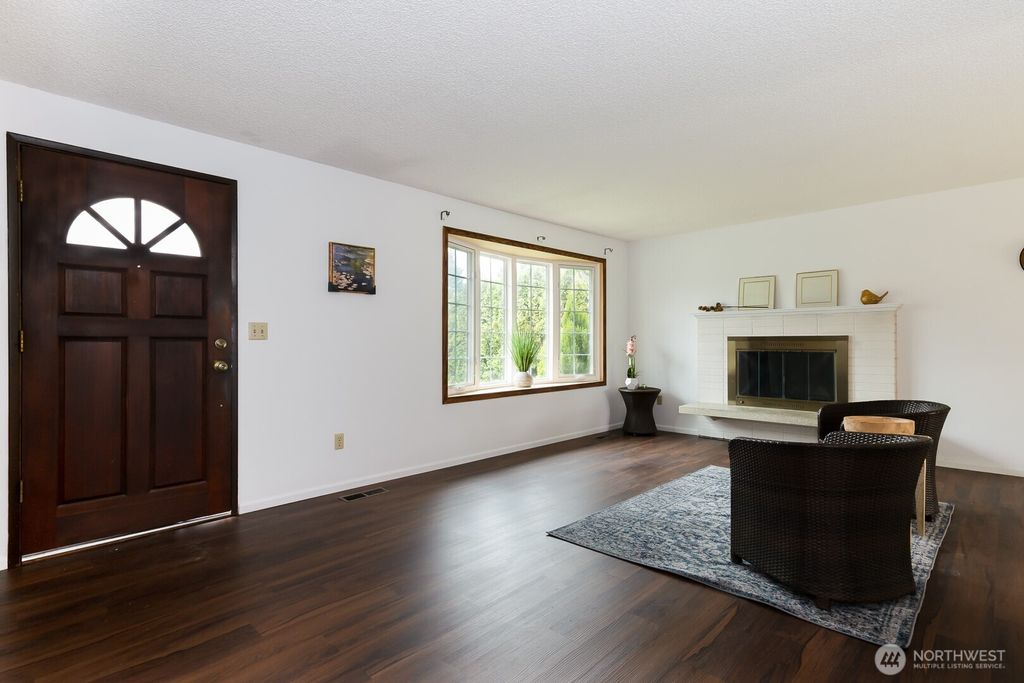 Photo of 1625 Camas Avenue NE, Renton, WA 98056 (MLS # 2475500)