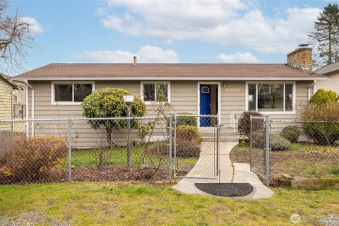 Photo of 10020 18th Avenue SW, Seattle, WA 98146 (MLS # 2467148)