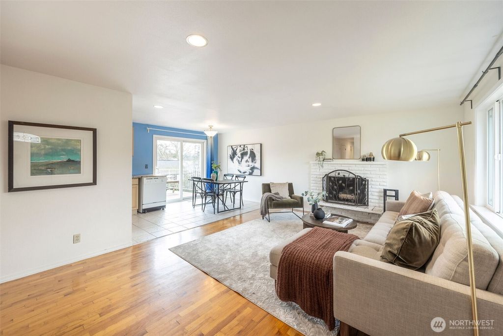 Photo of 10020 18th Avenue SW, Seattle, WA 98146 (MLS # 2467148)