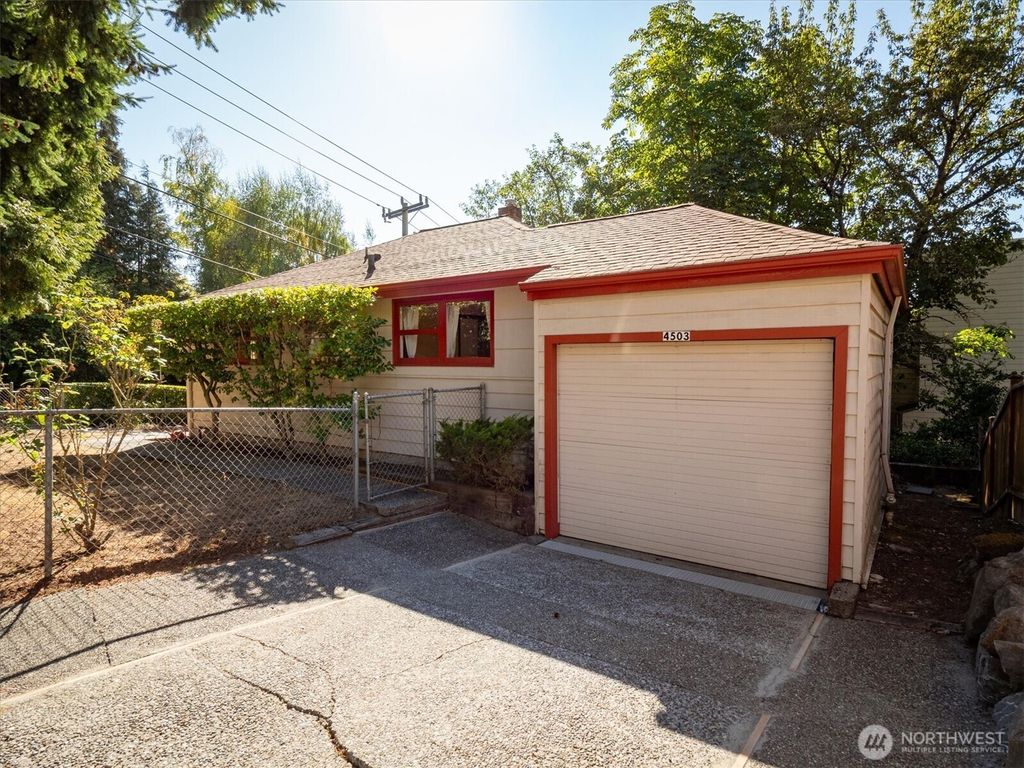 Photo of 4503 Palatine Avenue N, Seattle, WA 98103 (MLS # 2436151)