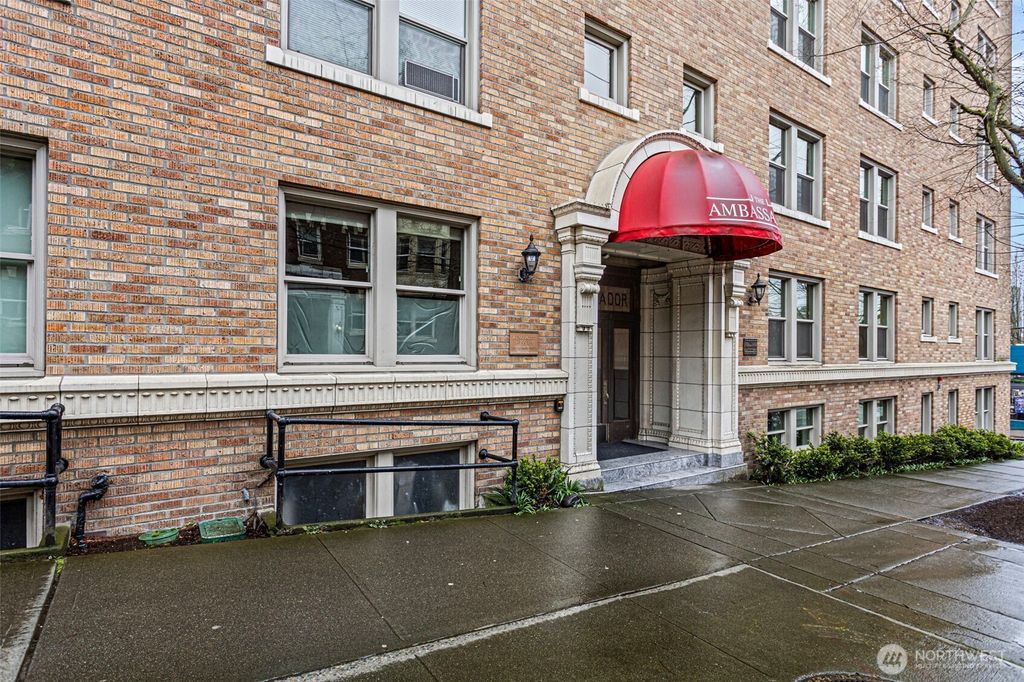 Photo of 505 E Denny Way #A305, Seattle, WA 98122 (MLS # 2488670)