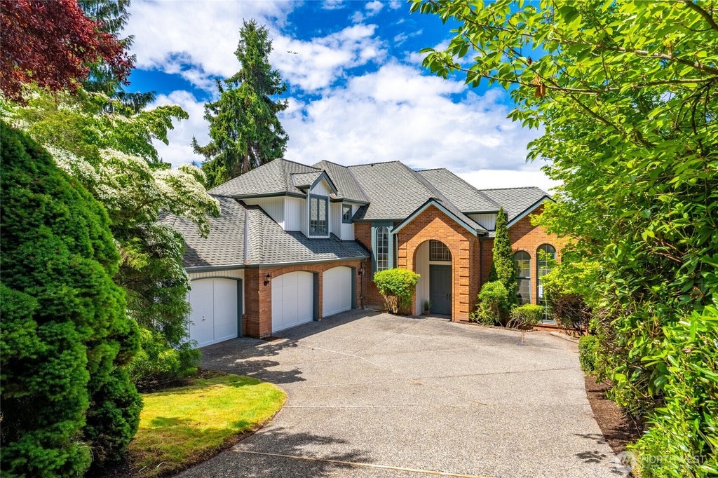 Photo of 8762 Paisley Drive NE, Seattle, WA 98115 (MLS # 2538889)