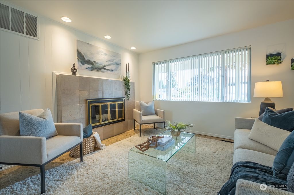 Photo of 4100 NE 11th Street, Renton, WA 98059 (MLS # 2282683)