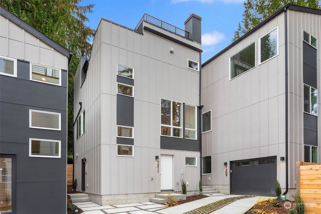 Photo of 1211 NE 104th Street, Seattle, WA 98125 (MLS # 2316024)