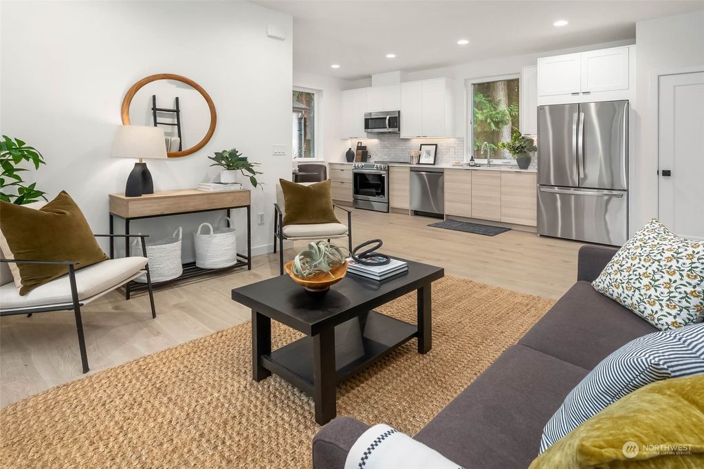 Photo of 1211 NE 104th Street, Seattle, WA 98125 (MLS # 2316024)