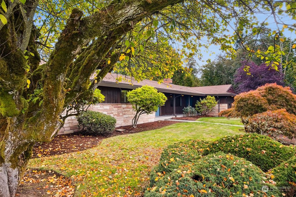 Photo of 13104 Shorewood Drive SW, Burien, WA 98146 (MLS # 2169635)