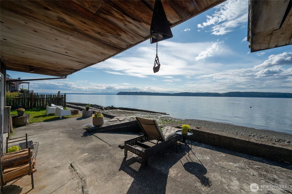 Photo of 8204 Naketa Beach Walk, Mukilteo, WA 98275 (MLS # 2383045)