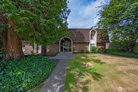 Photo of 11010 NE 68th Street #622, Kirkland, WA 98033 (MLS # 2550094)