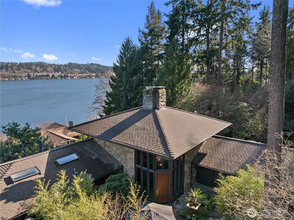 Photo of 5425 96th Avenue SE, Mercer Island, WA 98040 (MLS # 2529229)