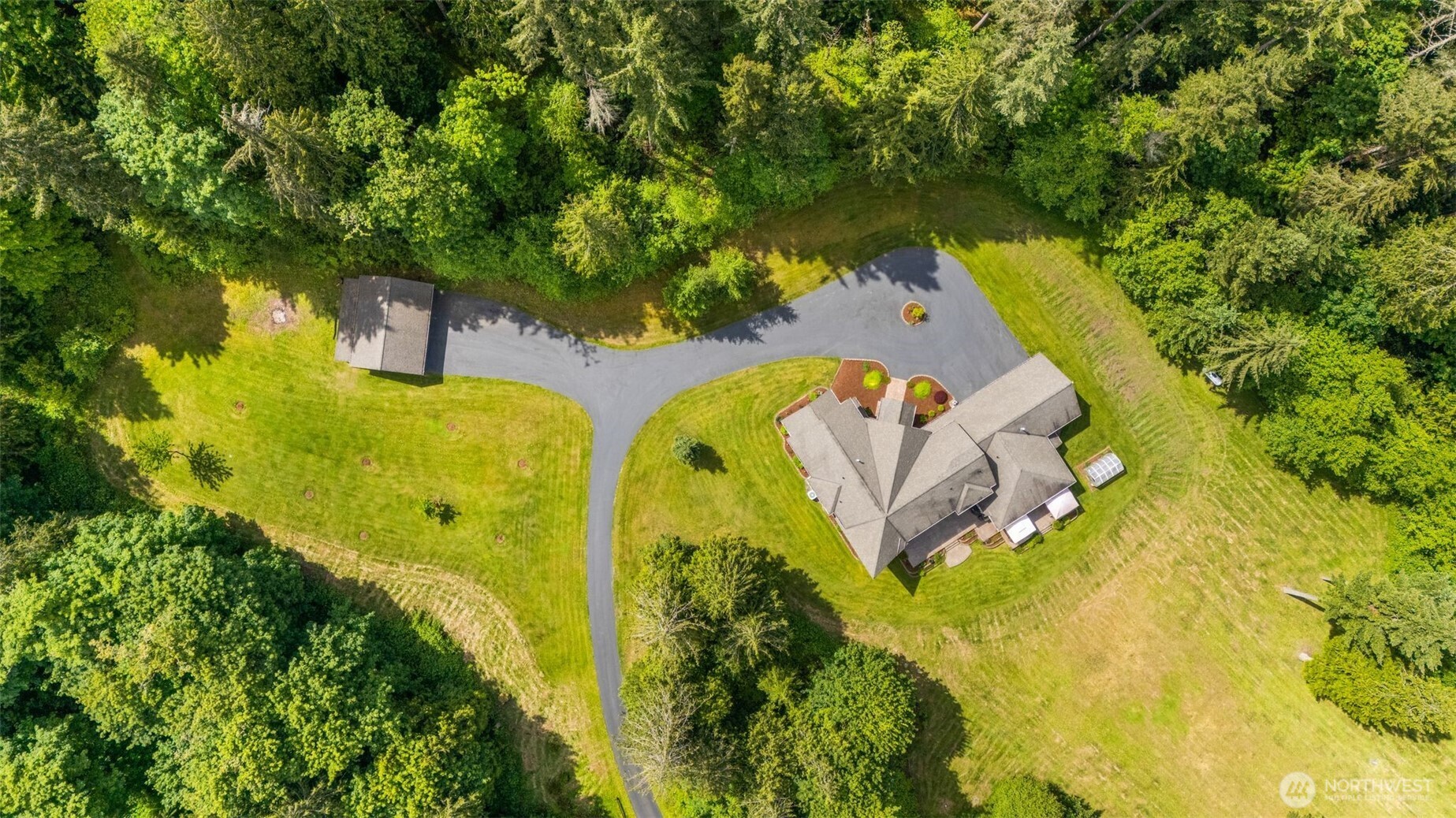 Issaquah, Washington 98027, United States, 4 Bedrooms Bedrooms, ,4 BathroomsBathrooms,Residential,Active,139615