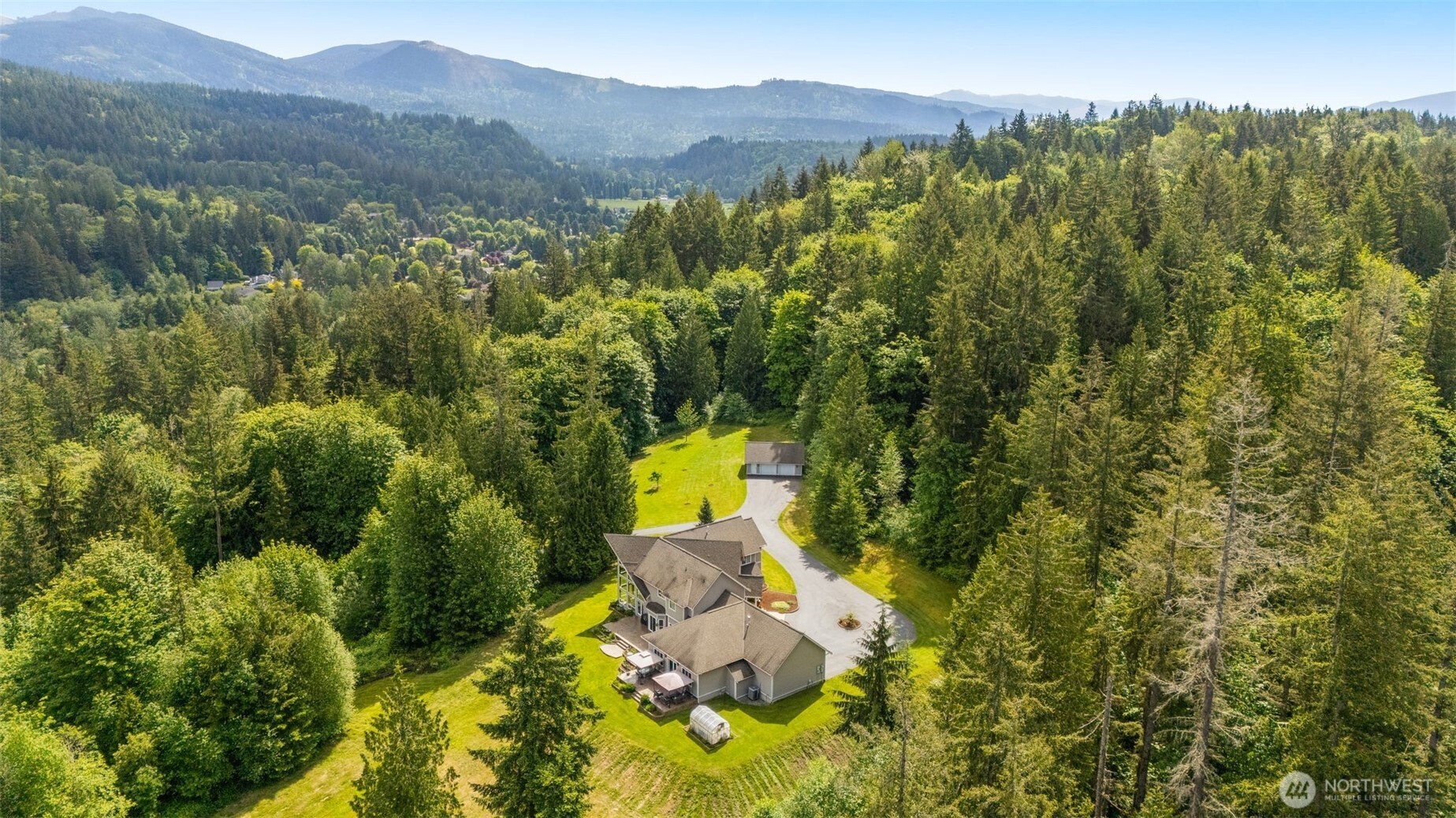 Issaquah, Washington 98027, United States, 4 Bedrooms Bedrooms, ,4 BathroomsBathrooms,Residential,Active,139615