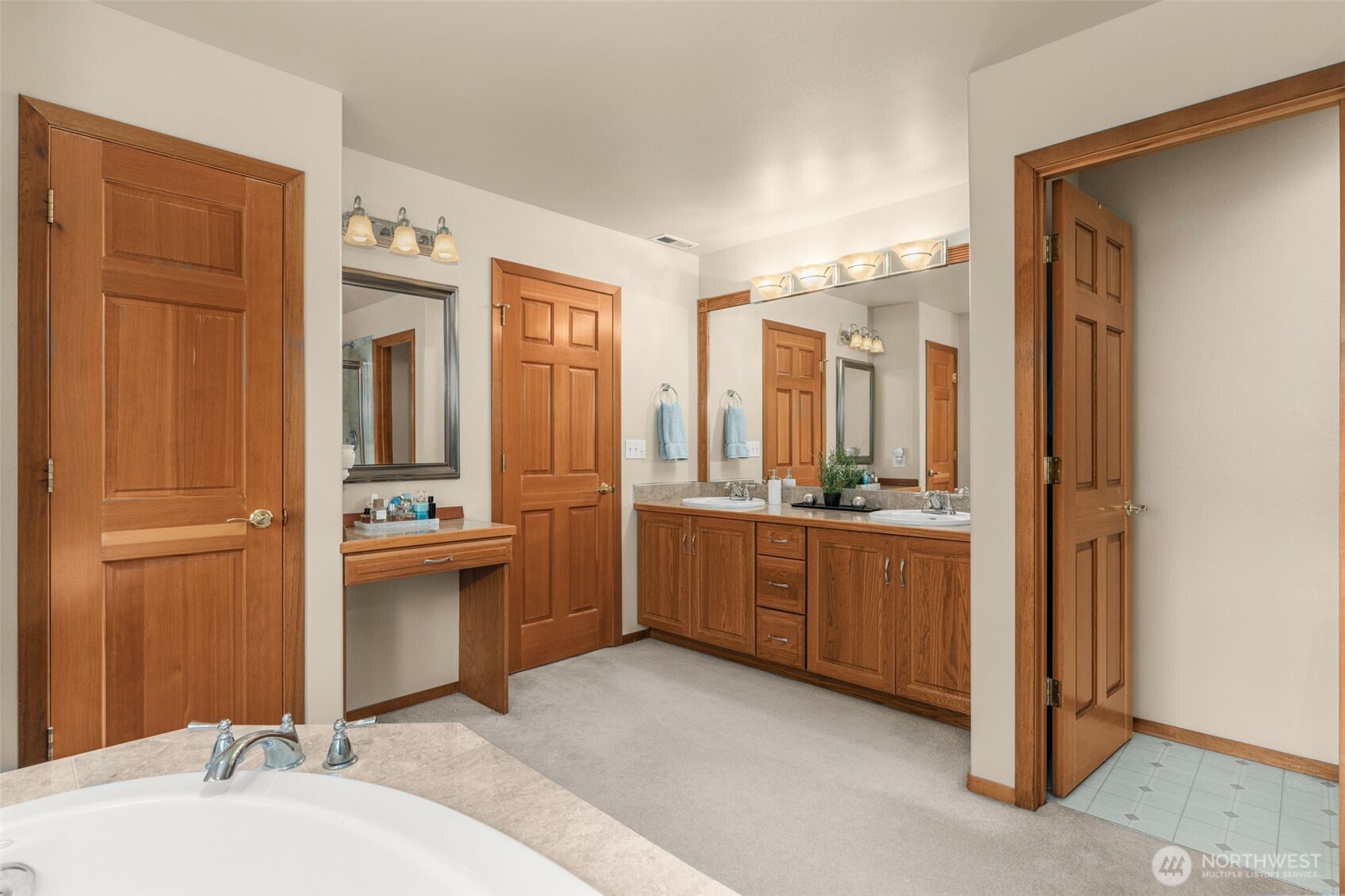 Issaquah, Washington 98027, United States, 4 Bedrooms Bedrooms, ,4 BathroomsBathrooms,Residential,Active,139615