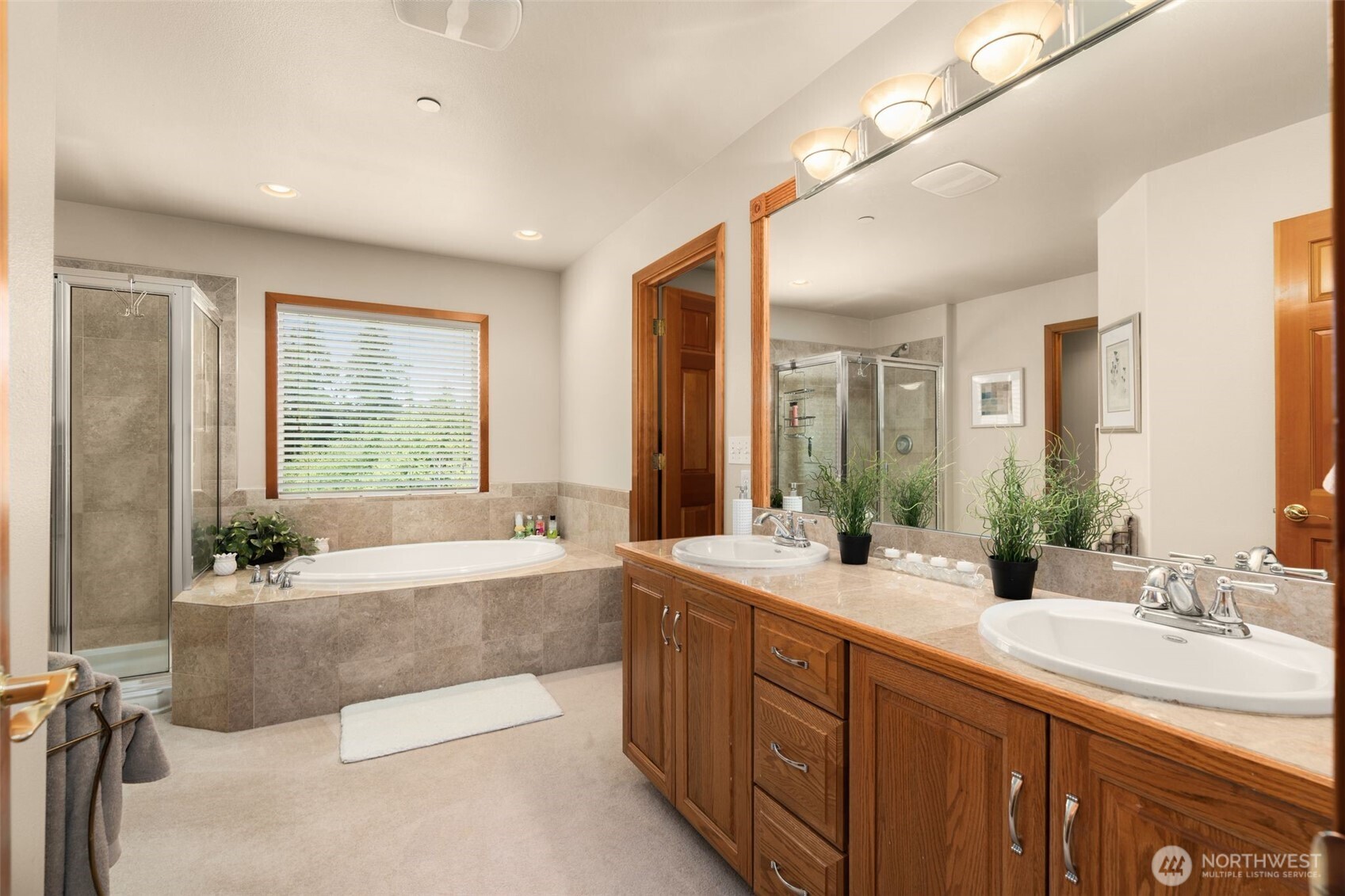 Issaquah, Washington 98027, United States, 4 Bedrooms Bedrooms, ,4 BathroomsBathrooms,Residential,Active,139615