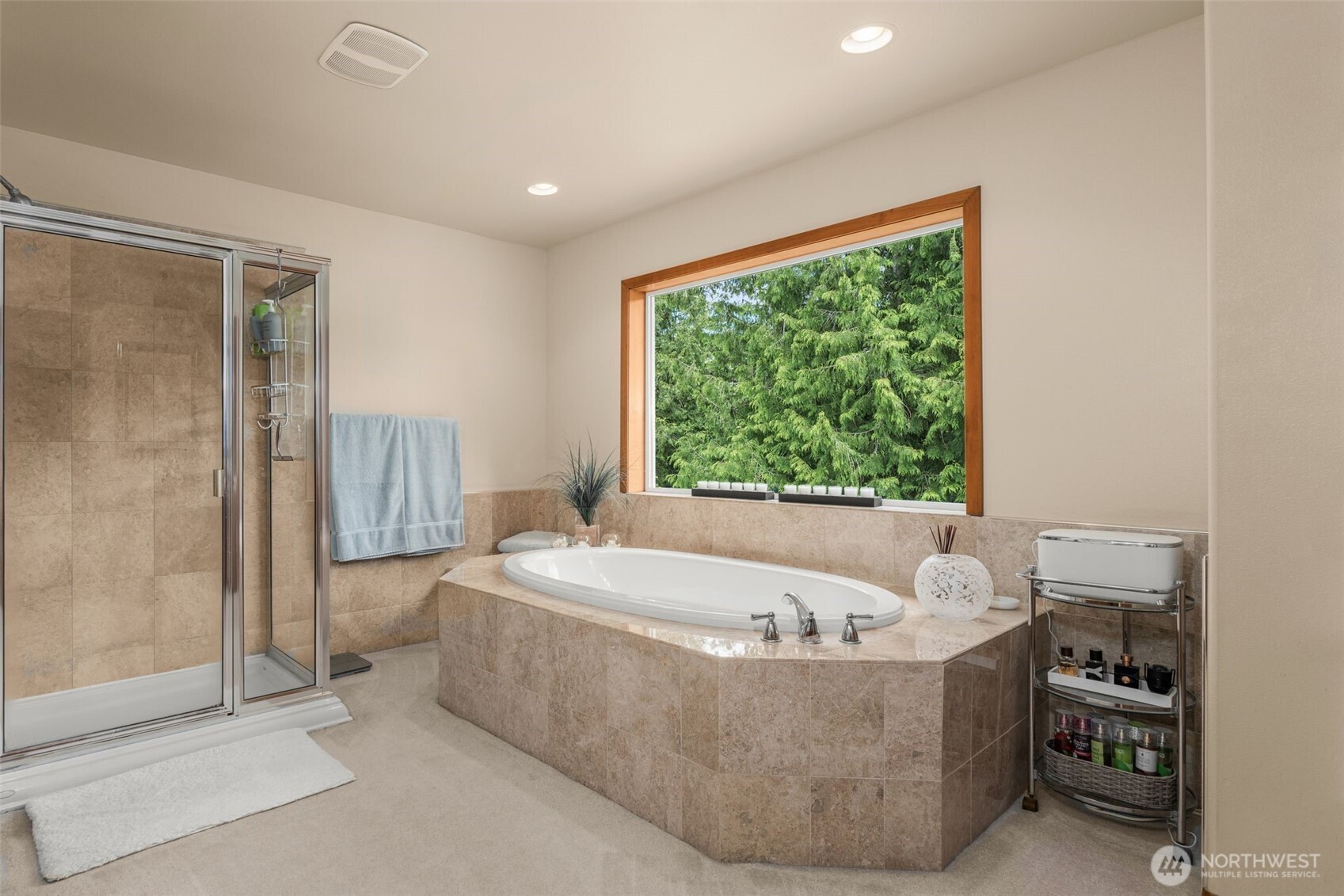 Issaquah, Washington 98027, United States, 4 Bedrooms Bedrooms, ,4 BathroomsBathrooms,Residential,Active,139615