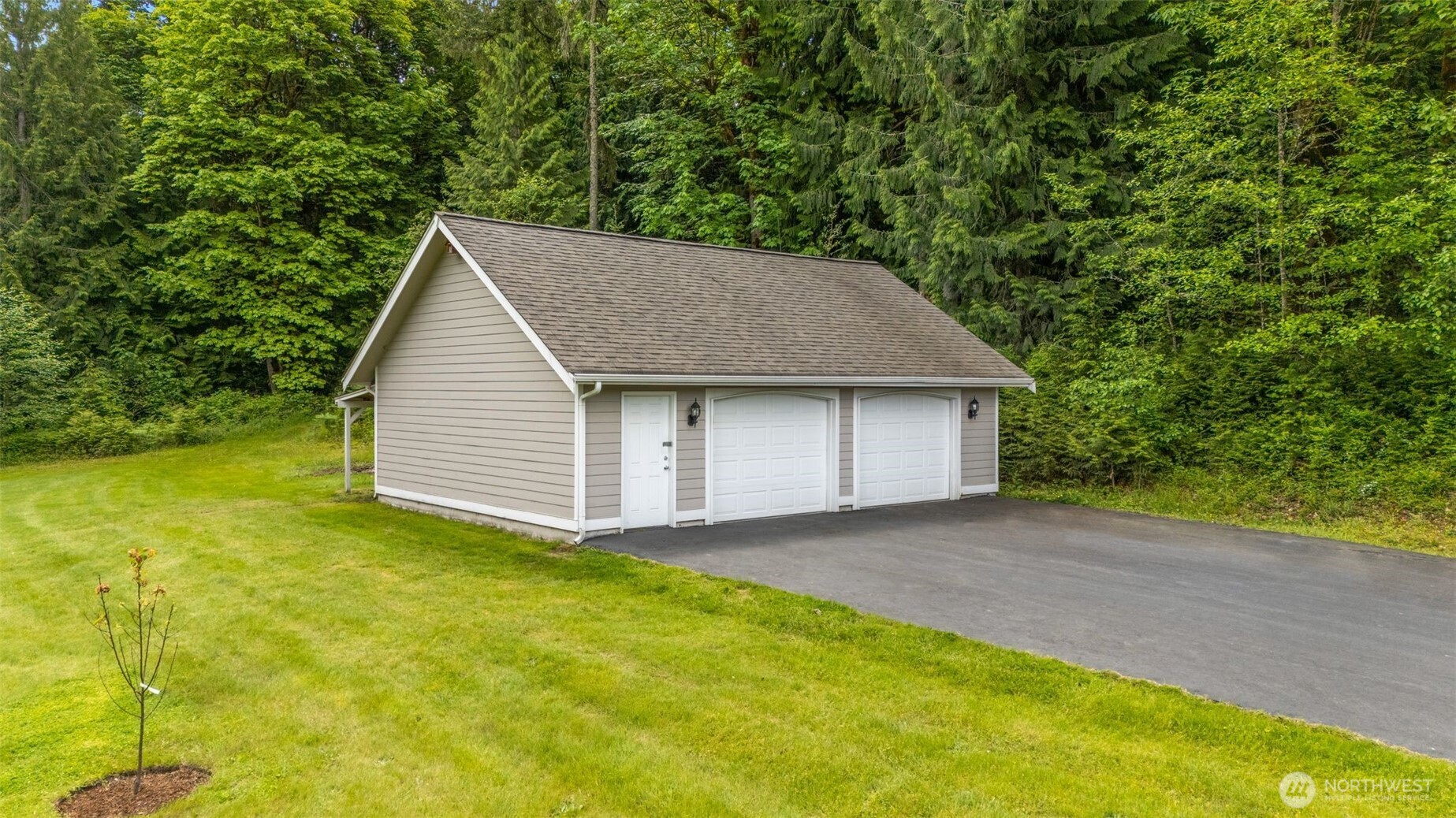 Issaquah, Washington 98027, United States, 4 Bedrooms Bedrooms, ,4 BathroomsBathrooms,Residential,Active,139615