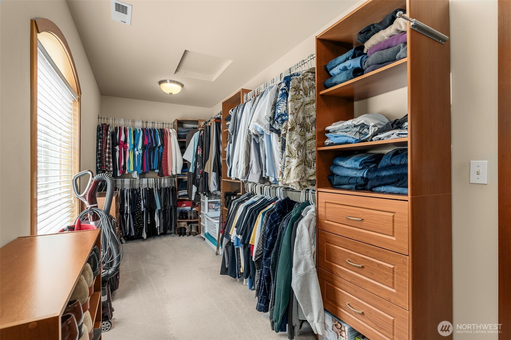 Issaquah, Washington 98027, United States, 4 Bedrooms Bedrooms, ,4 BathroomsBathrooms,Residential,Active,139615