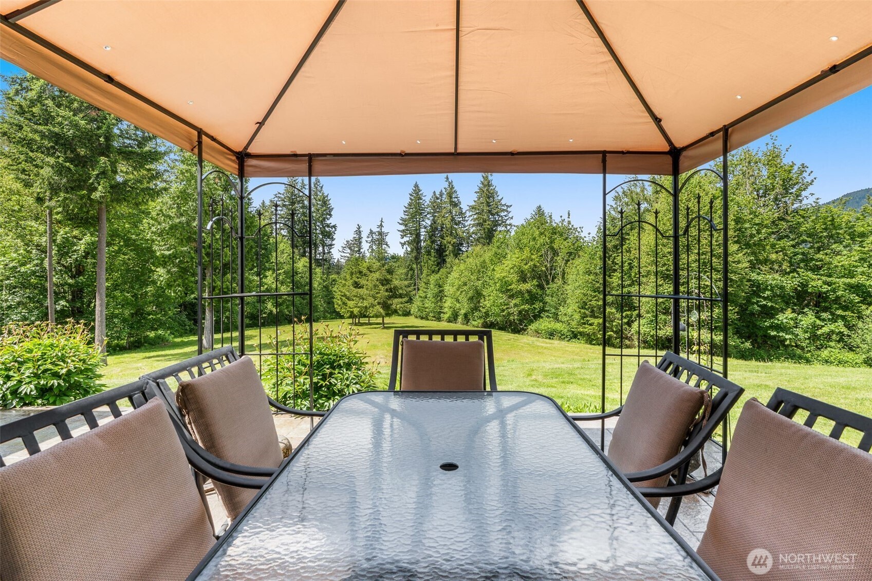 Issaquah, Washington 98027, United States, 4 Bedrooms Bedrooms, ,4 BathroomsBathrooms,Residential,Active,139615